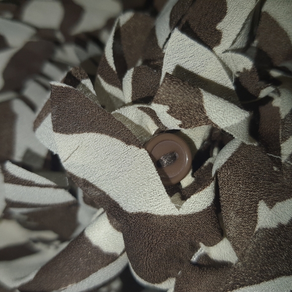 Lloyd Williams Women's Designer Ruffled Blouse Small Brown Button Closure - Picture 10 of 11